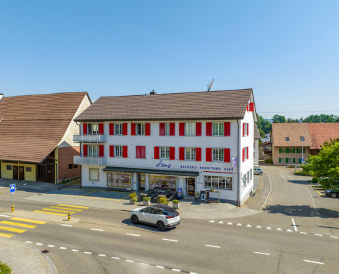 Mehrfamilienhaus-Renditeobjekt-Gewerbe-Wohnungen-Eiken-AG